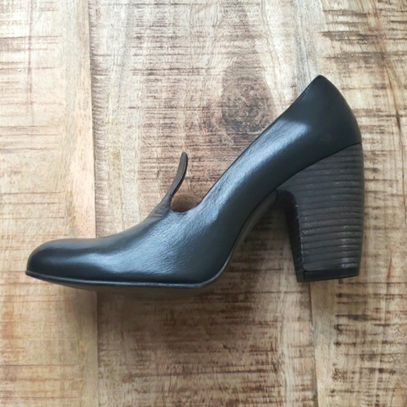 Crown Vintage Shoes - Round toe leather heels